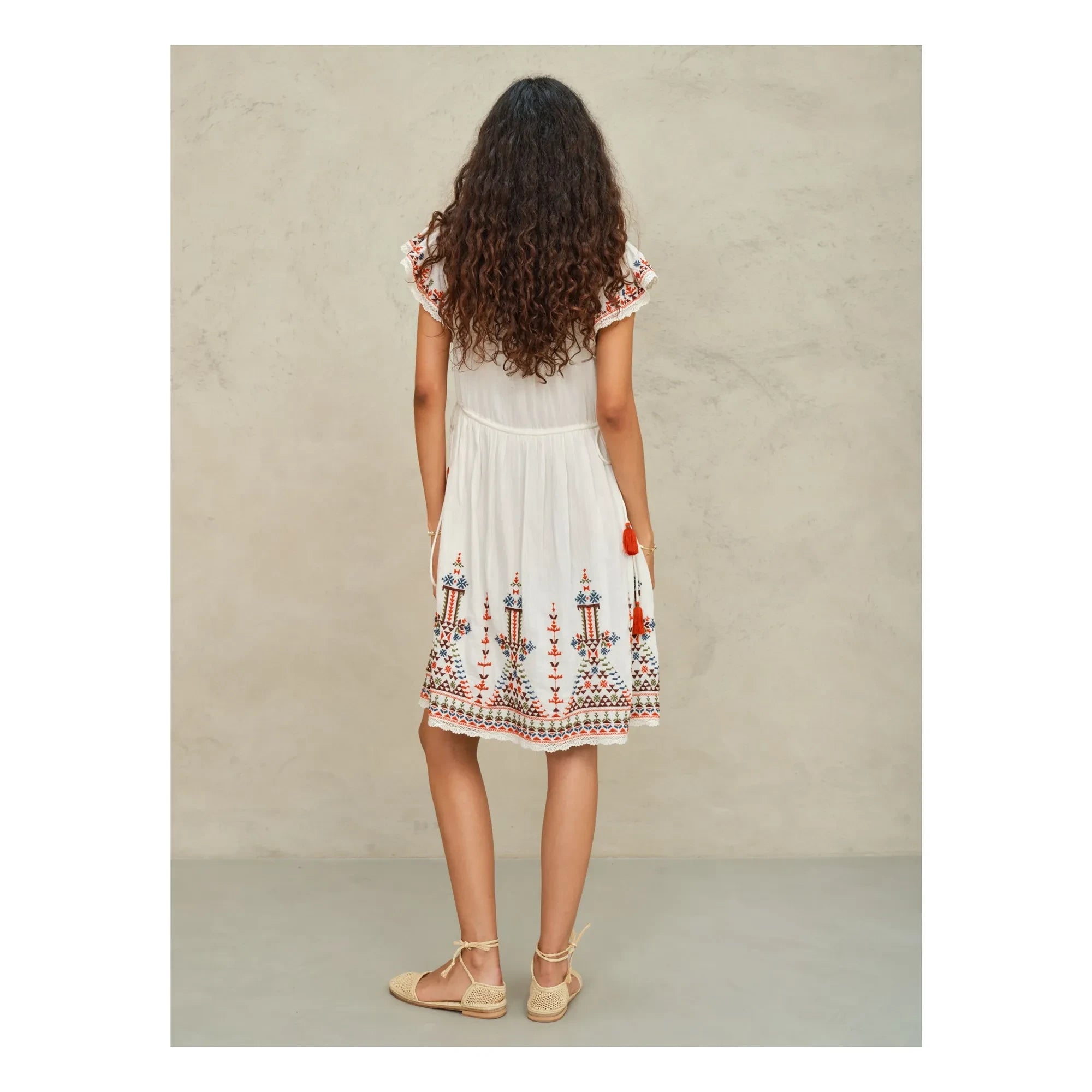 M.A.B.E. - Vestido bordado Rani Pamuk | Crudo