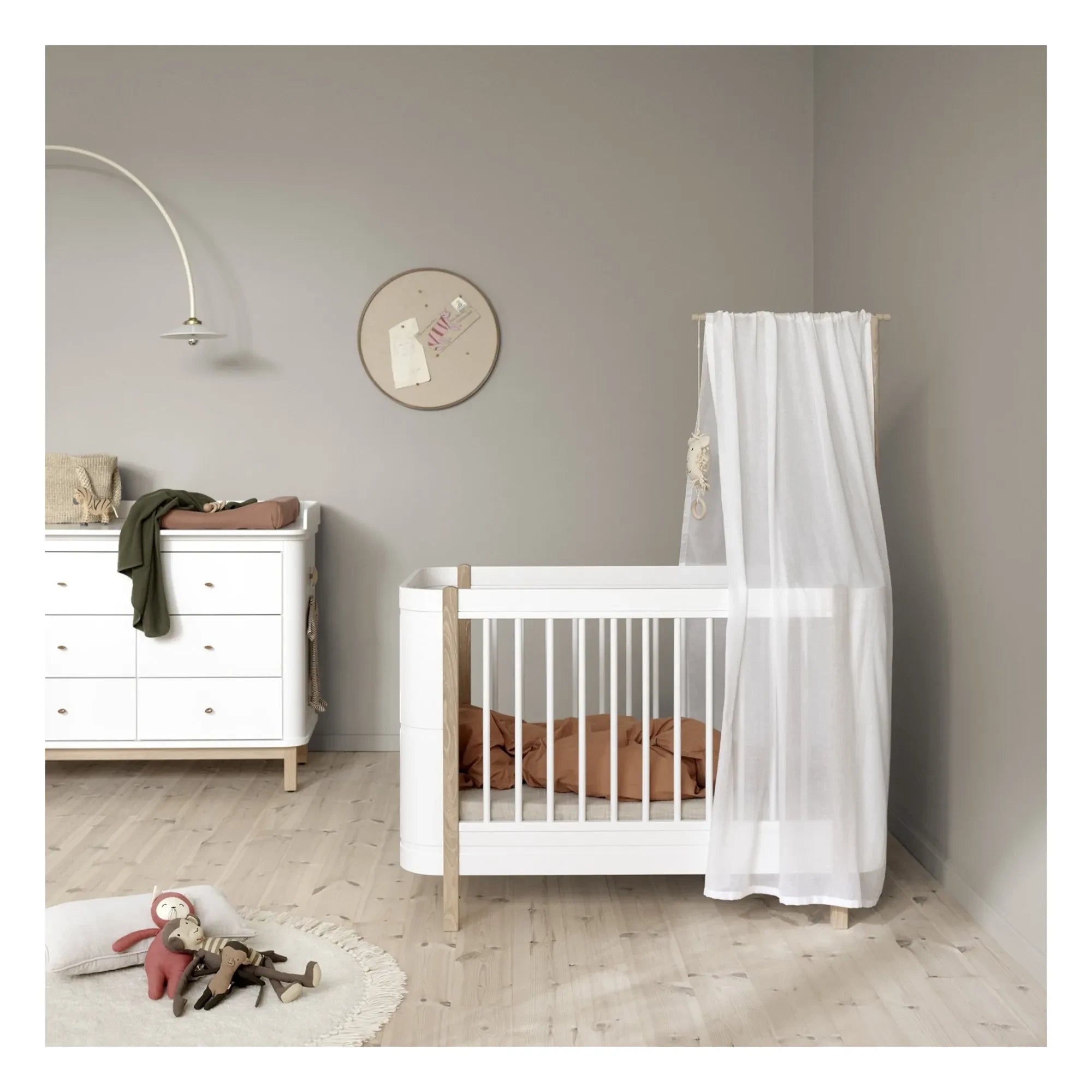 Oliver Furniture - Ahşap Mini+ Yatak için Yatak Cibinliği | Beyaz