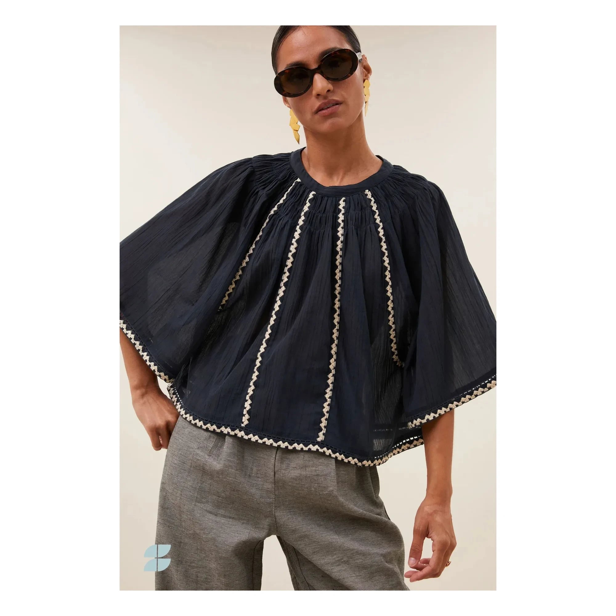 By Bar - Blusa Emmi de algodón orgánico bordado | Carbón