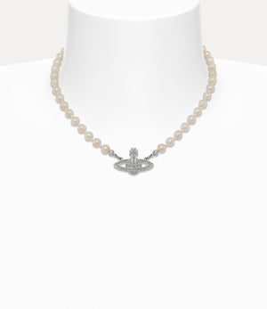 Vivienne Westwood - Gargantilla con perlas en miniatura en relieve