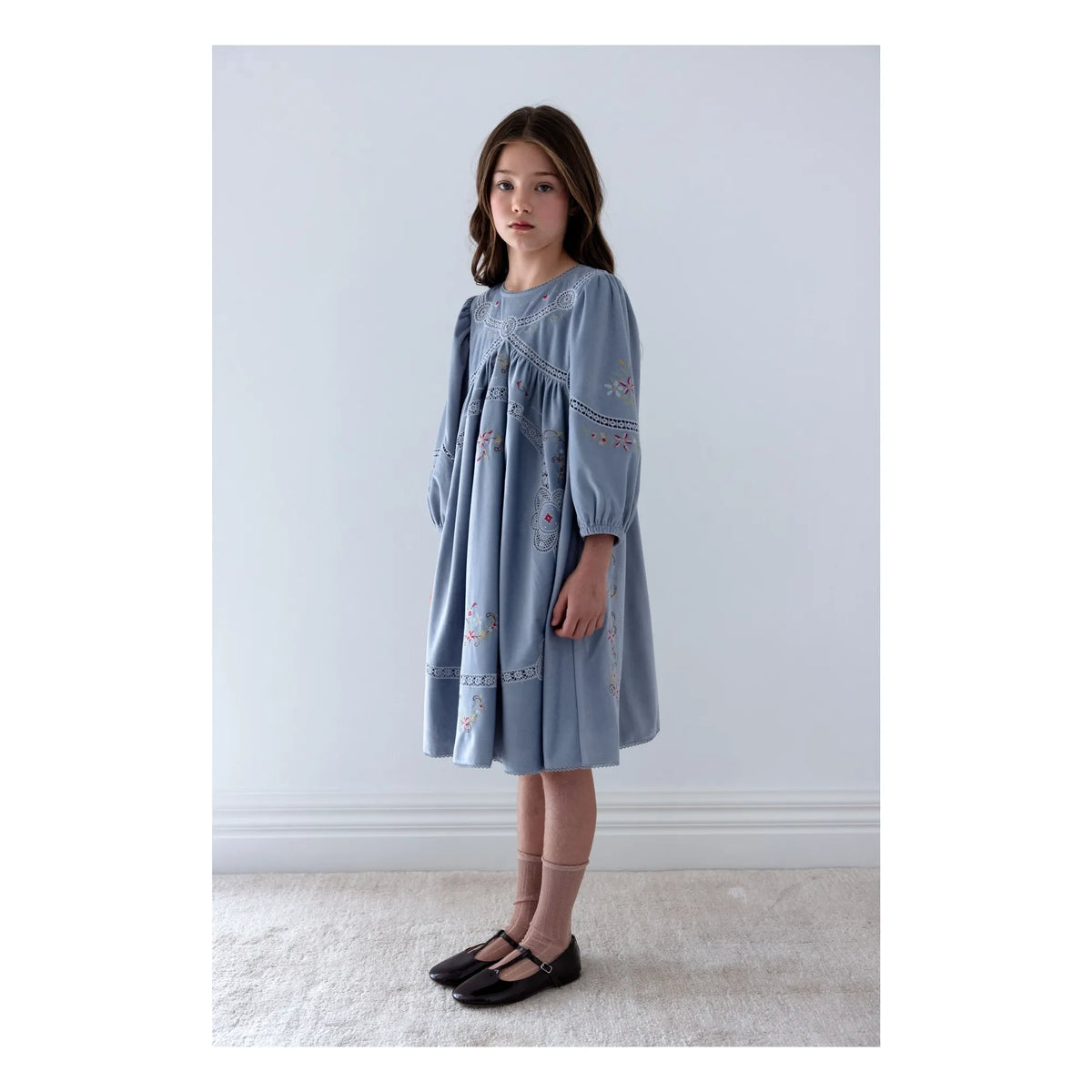 petite Amalie - Vestido con bordado floral | Azul claro