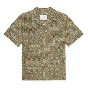 Les Deux - Camisa de manga corta de algodón orgánico Lukas Arabesque | Arcilla verde