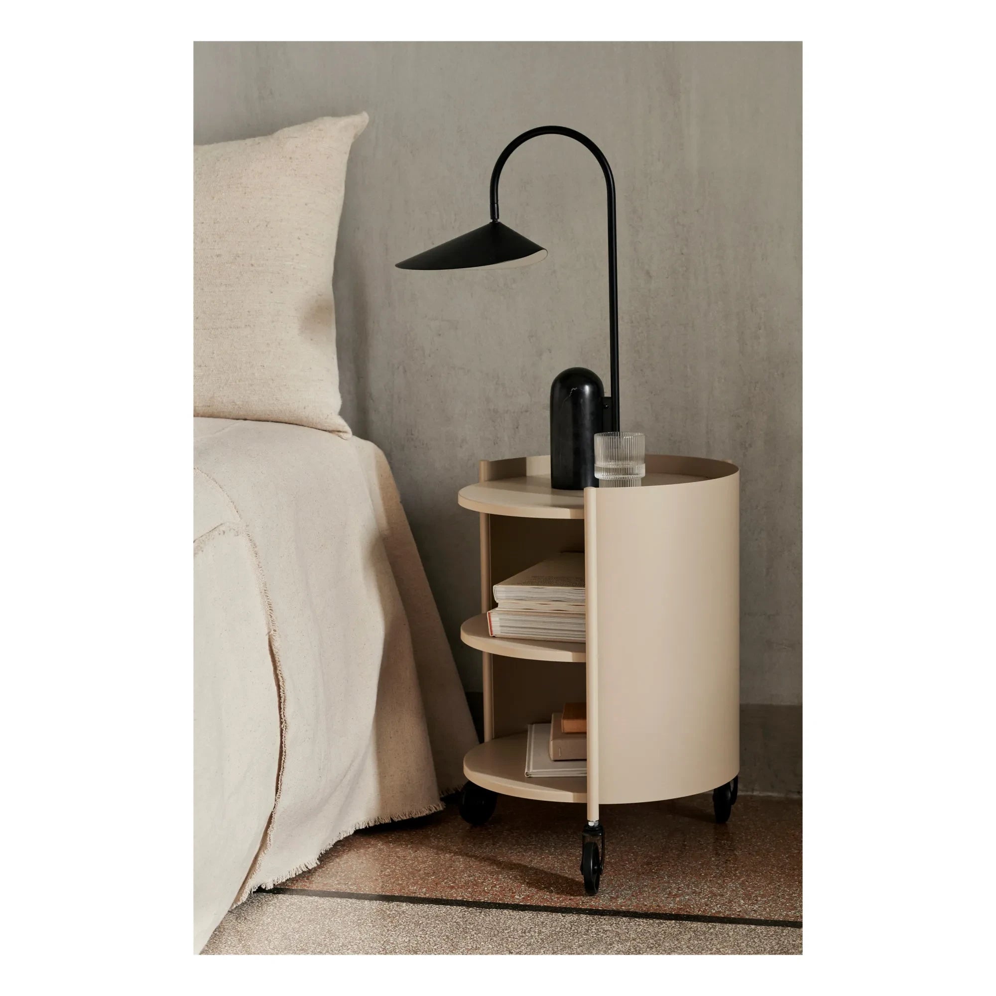 Ferm Living - Lámpara de mesa de mármol Arum | Negro