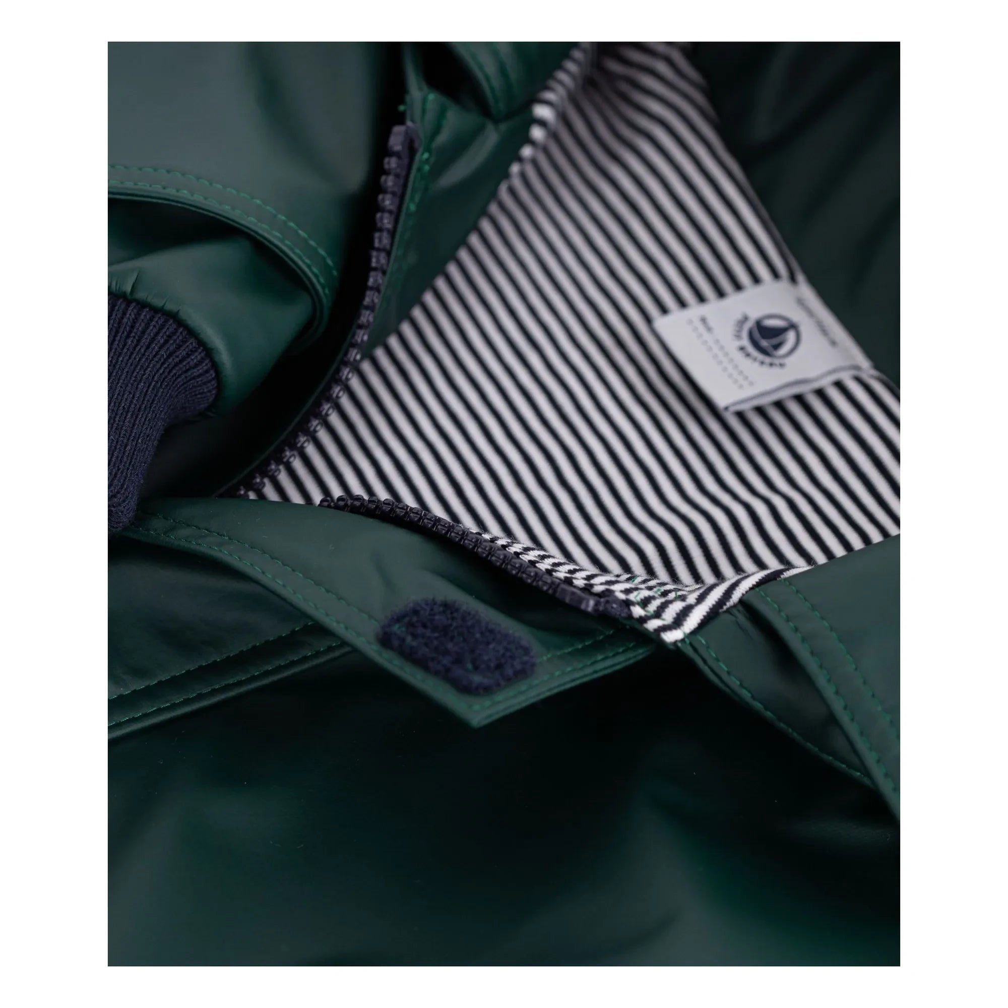 Petit Bateau - Chubasquero icónico | Verde bosque