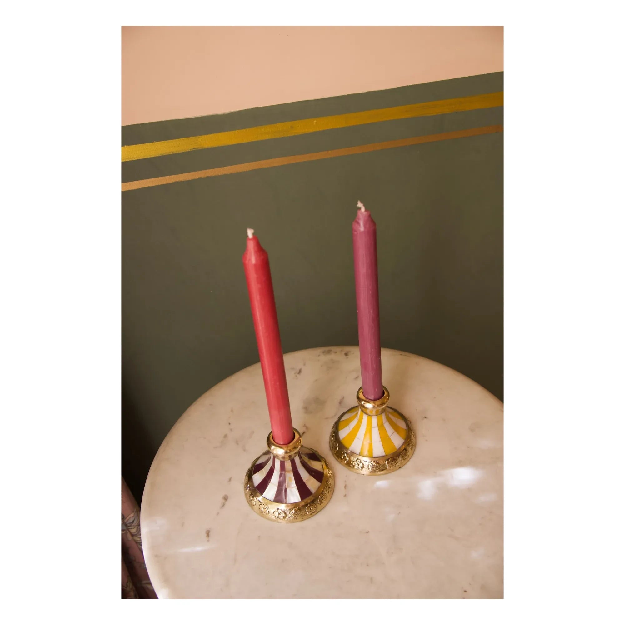 Doing Goods - Candelabro de latón Sanya | Amarillo