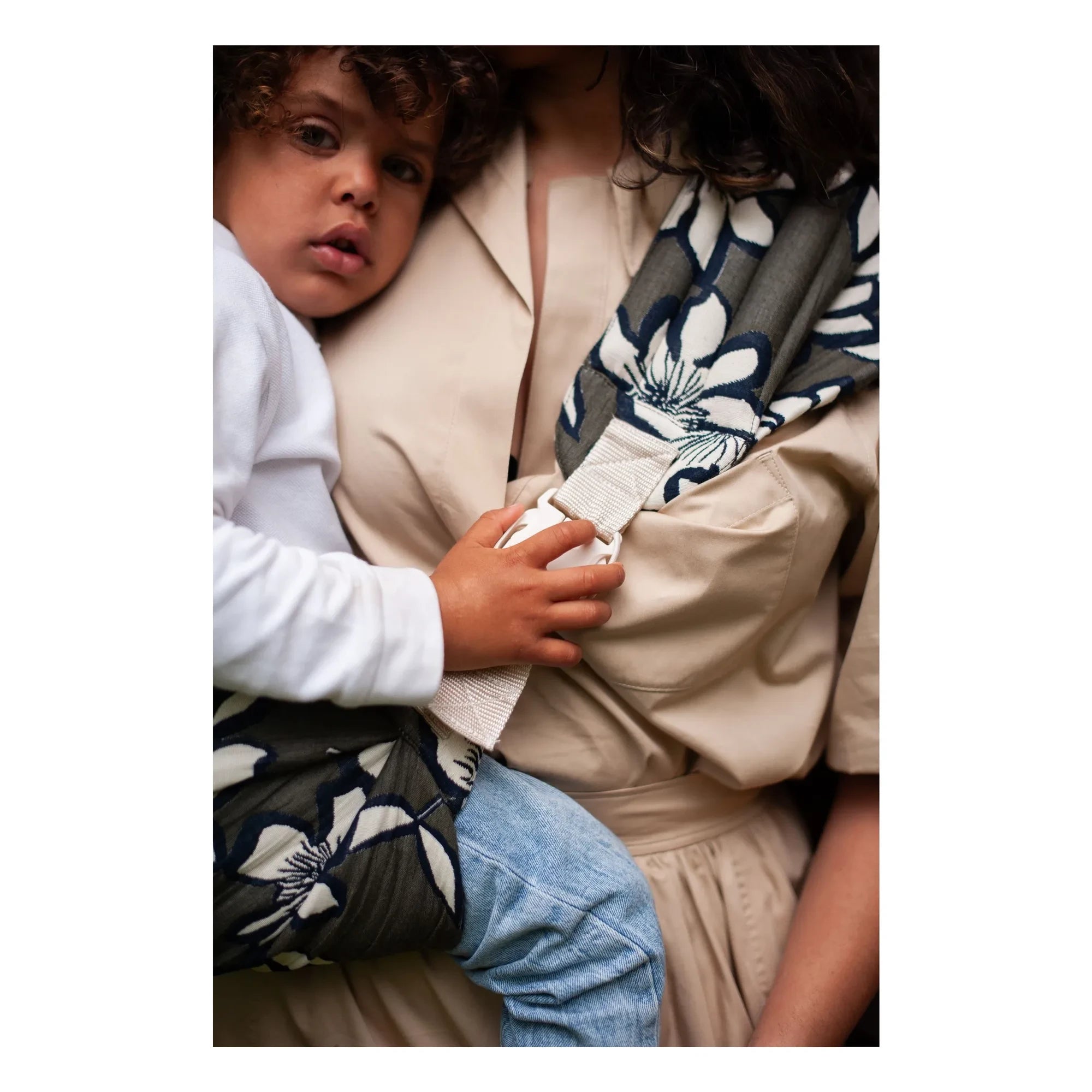 Mama Hangs - Mochila portabebés Carry & Walk | Caqui