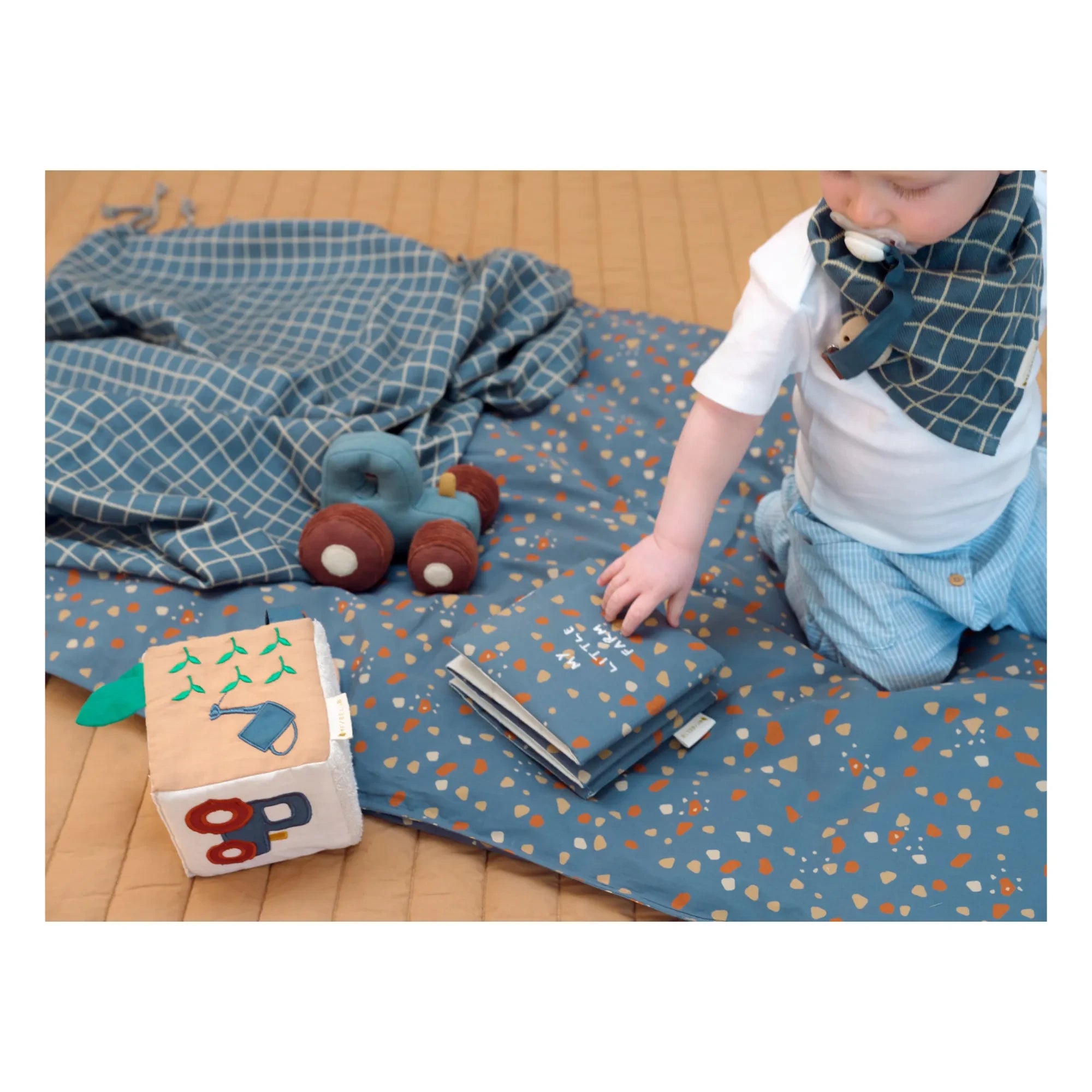 Fabelab - Cubo de actividades sensoriales - Pequeña granja