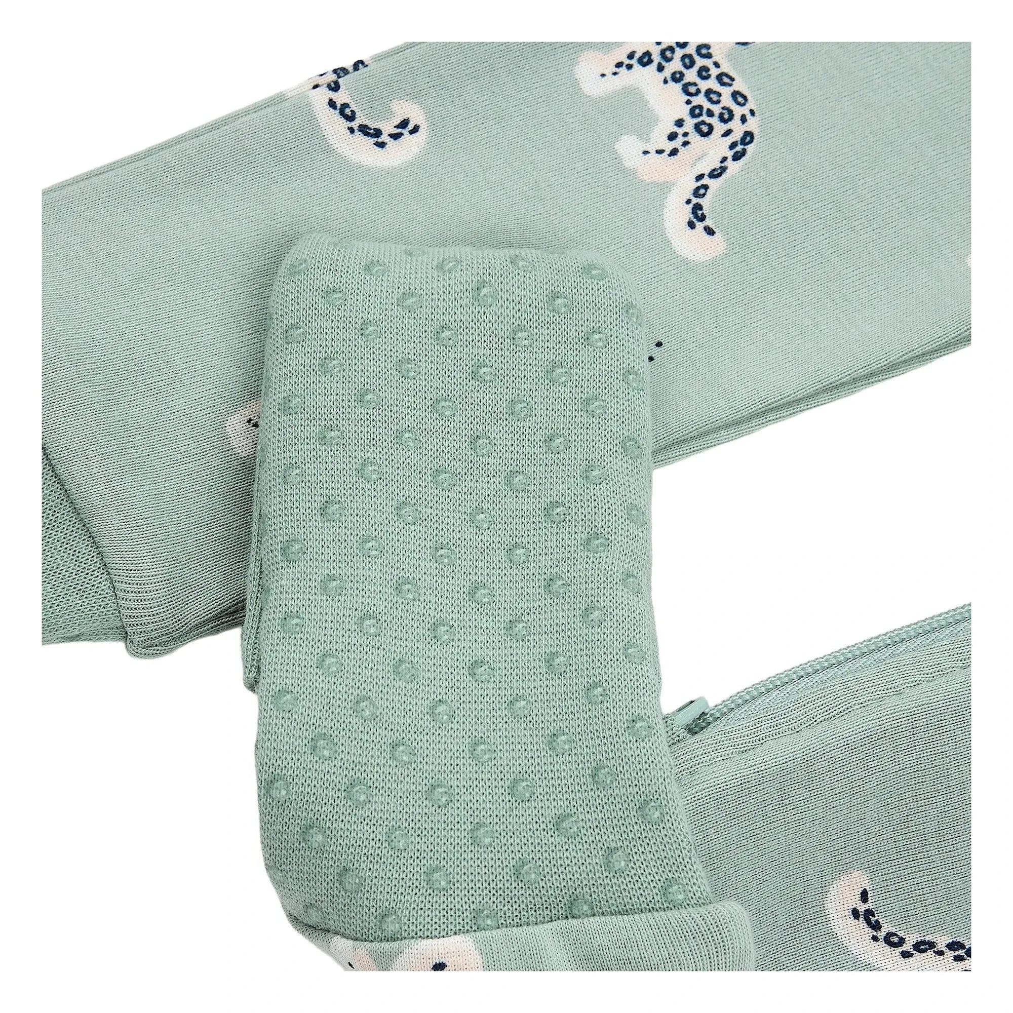 Petit Lem - Pijama convertible de algodón orgánico con estampado de leopardo | Verde almendra