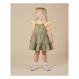 Goldie + Ace - Camiseta con volantes y detalle de fresa | Amarillo