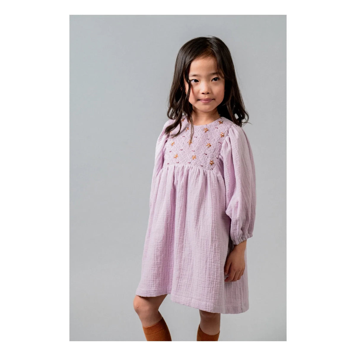 birinit - Vestido Bordado de Algodón Orgánico con Fruncido | Malva