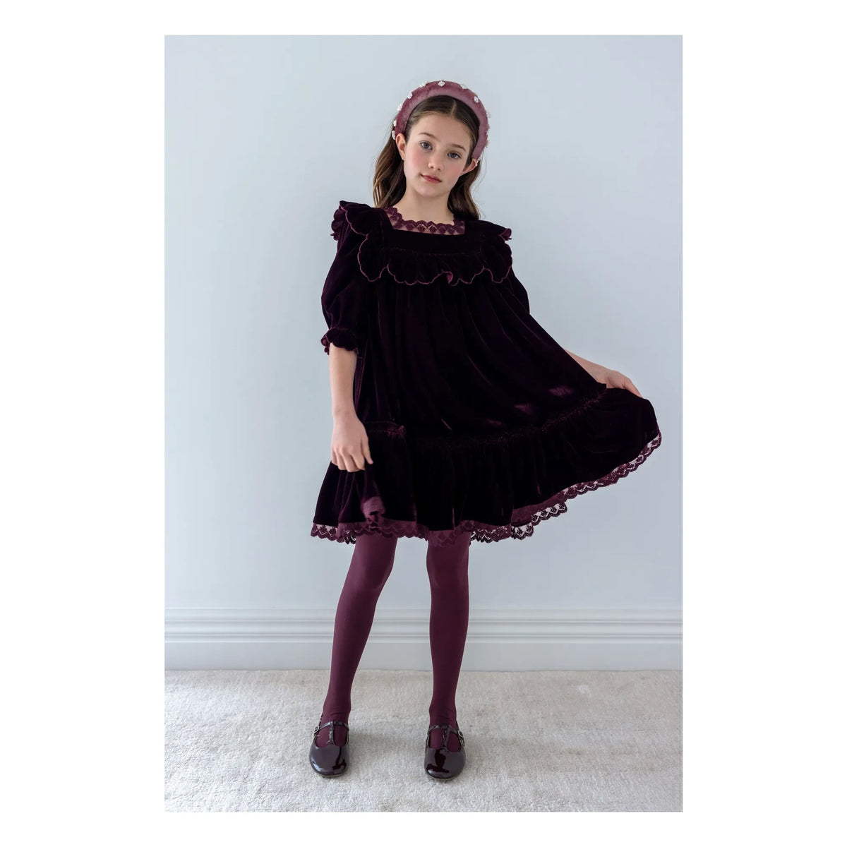 petite Amalie - Vestido Cuadrado de Terciopelo y Encaje | Ciruela
