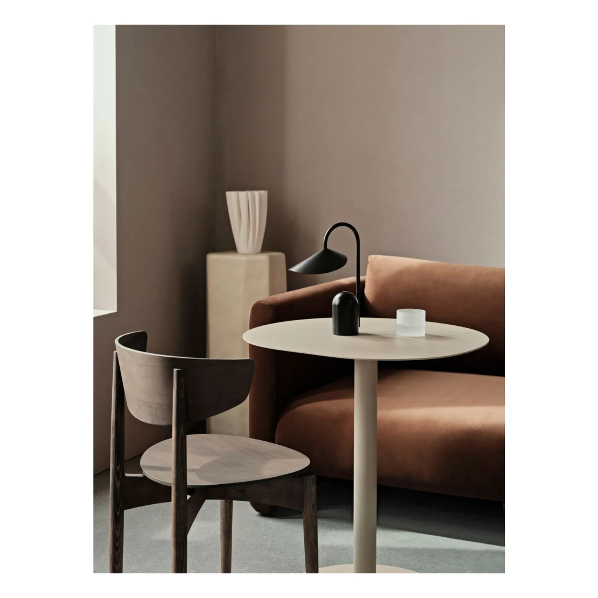 Ferm Living - Lámpara de mesa Arum | Negro