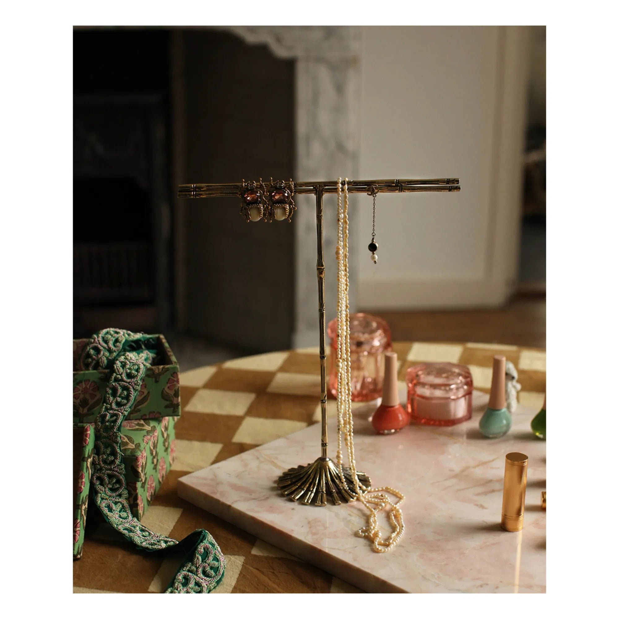 Doing Goods - Frida Bambú Reciclado Soporte para Joyas | Marrón dorado