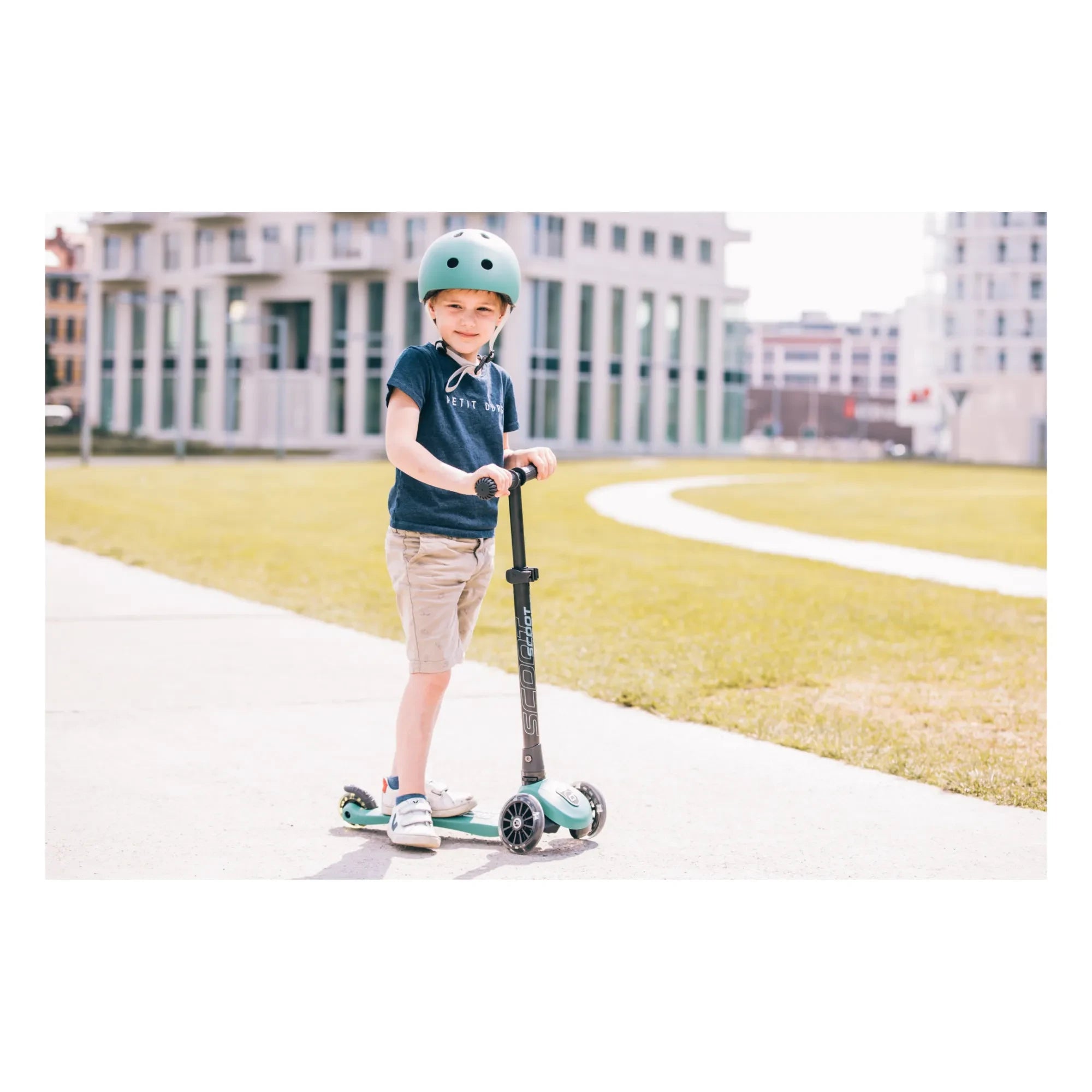 Patinete Highwaykick 3 LED de Scoot & Ride | Verde cromado