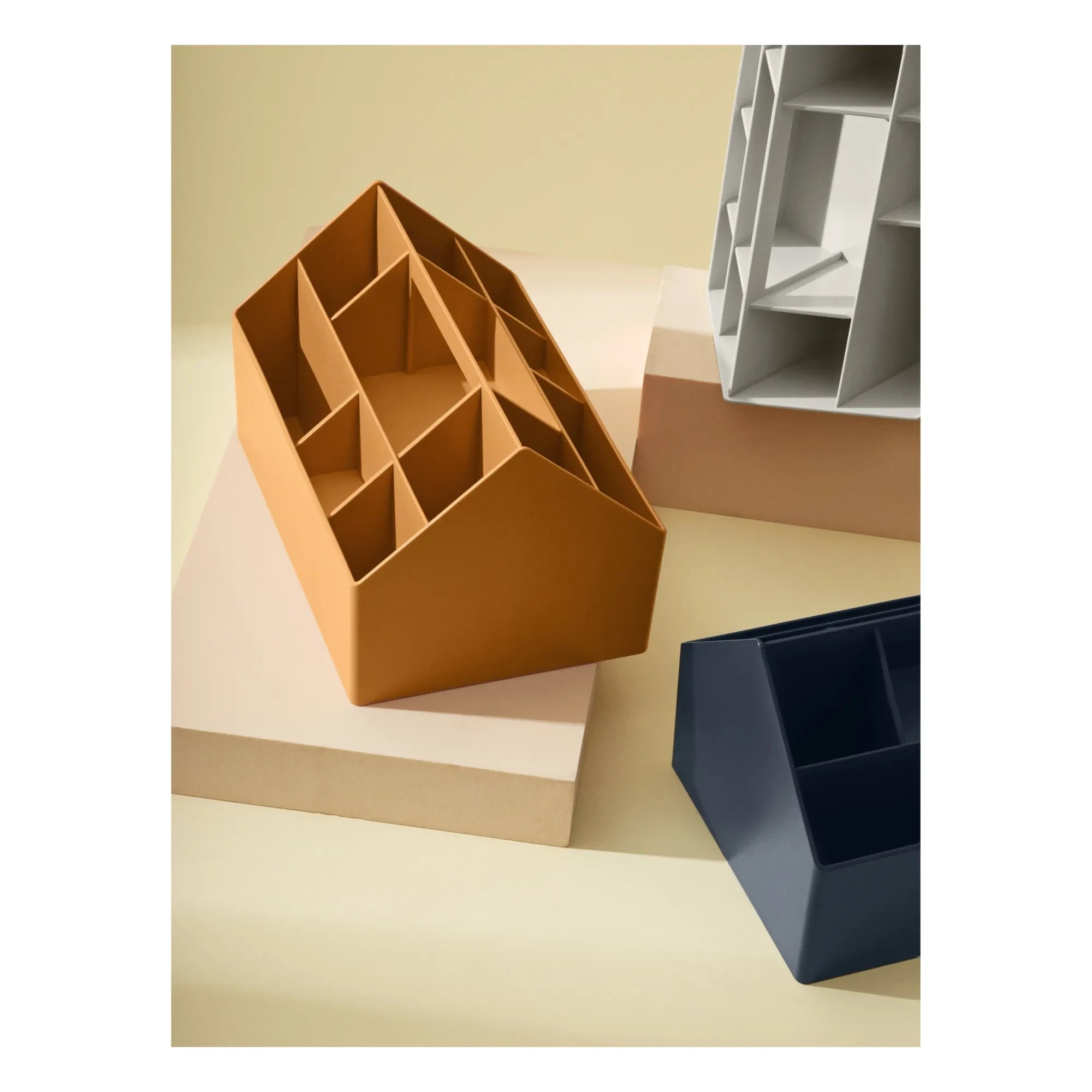 Muuto - Caja de almacenamiento de diseño Toolbox | Naranja Óxido