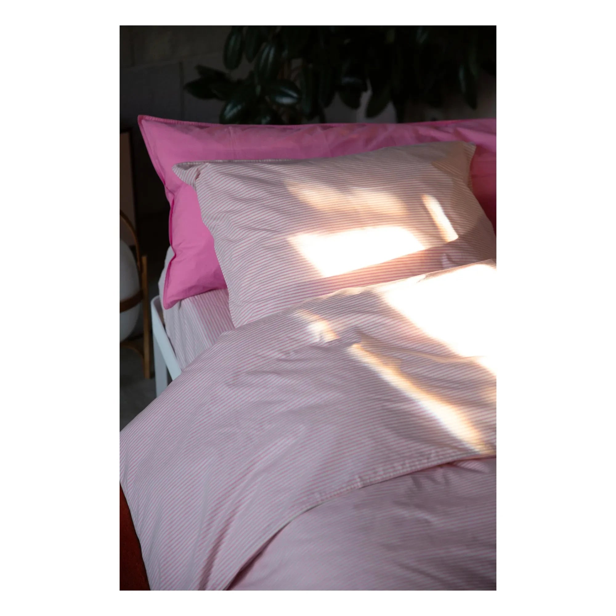 Suite 702 - Funda de almohada de algodón a rayas | Rosa