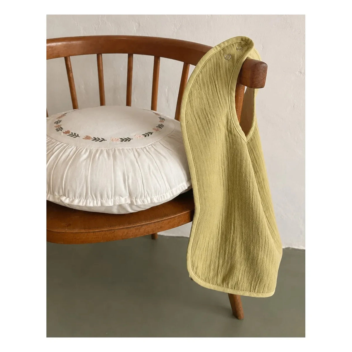Editions Aimable - Babero Bertille | Verde pistacho
