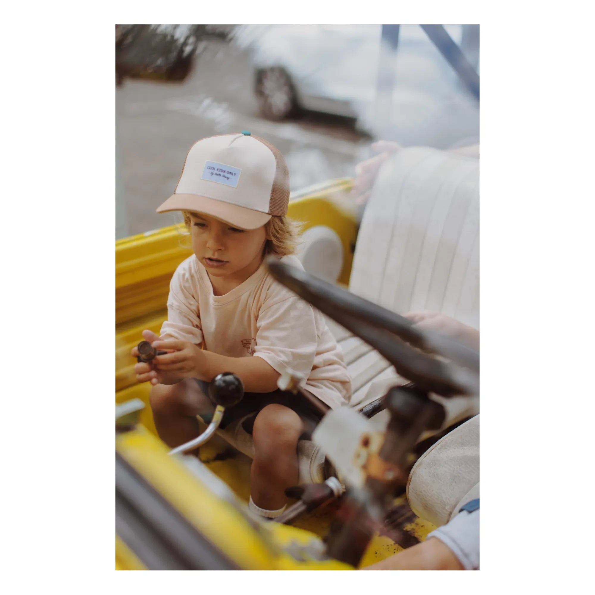 Hello Hossy - Gorra Trucker Lisa | Camel