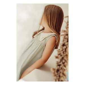 THE LiTTLE POETS - Vestido de algodón orgánico bordado con cuello Peter Pan | Verde almendra