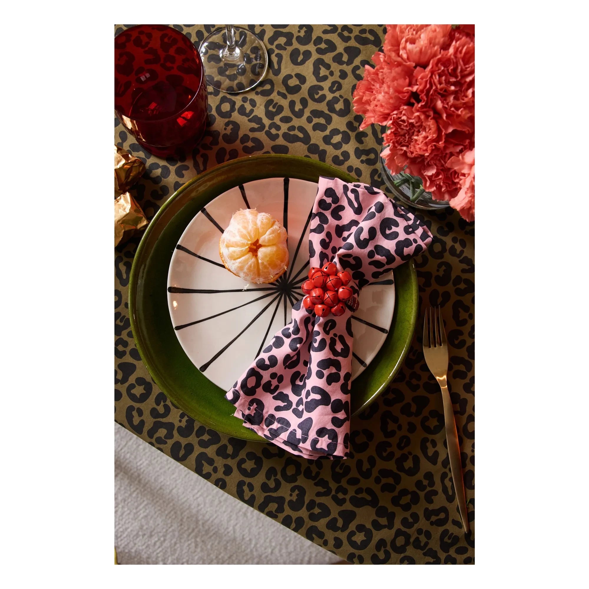 Rose in April - Thelma Graou mantel | Oliva