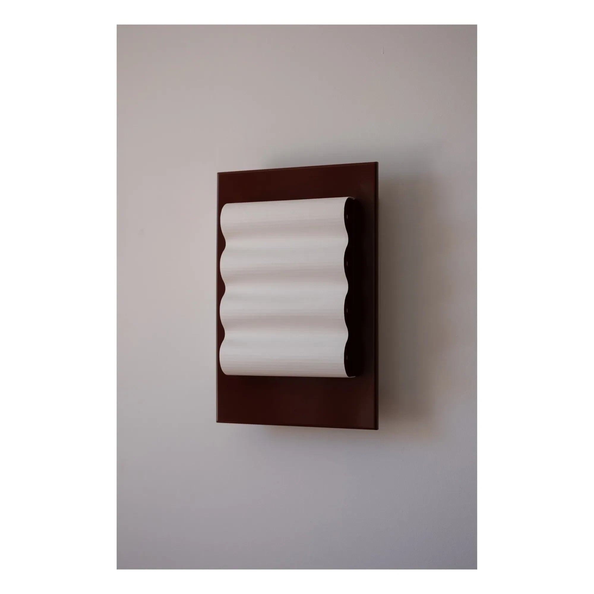 Violaine d'Harcourt - Lámpara de pared Frame Wave | Marrón