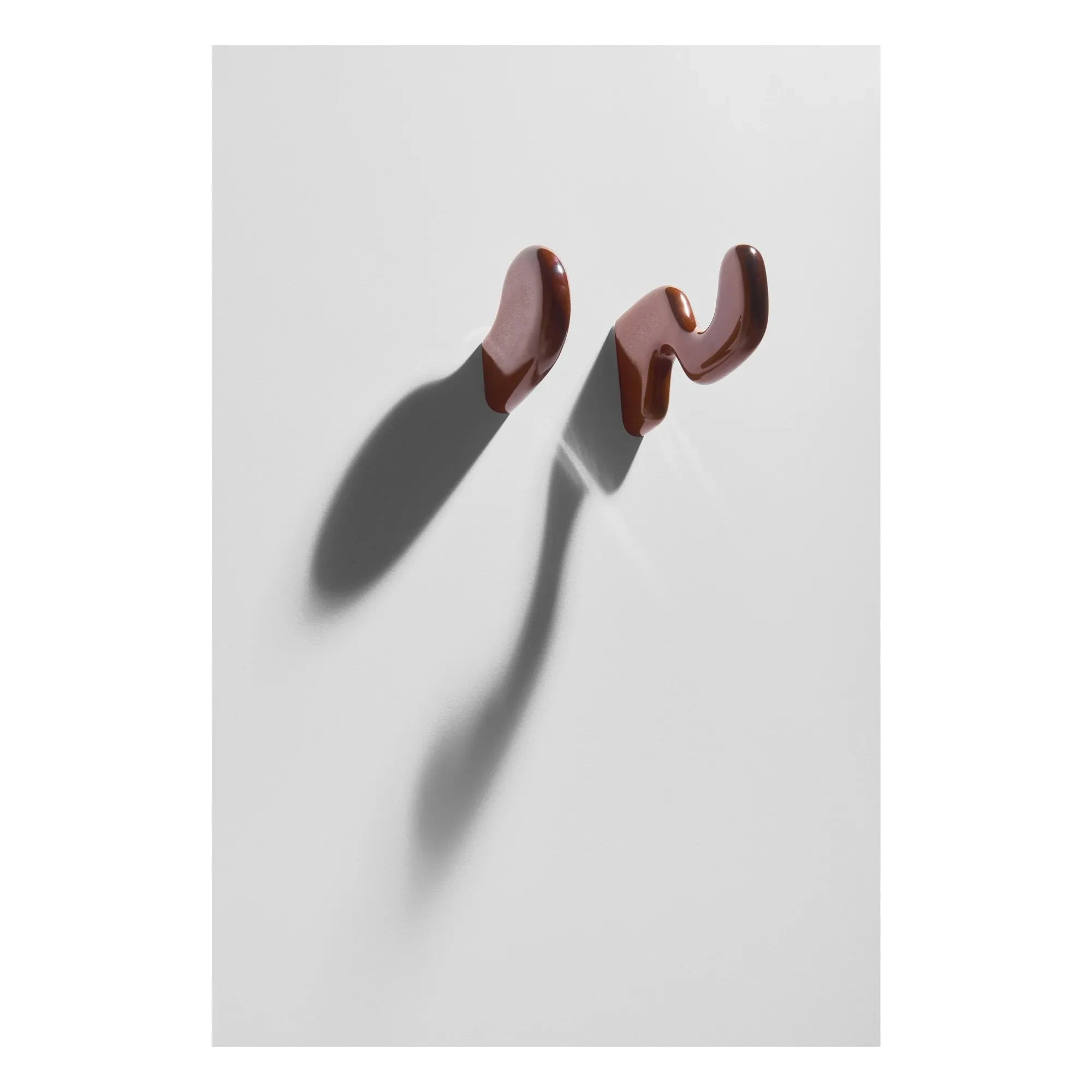 Pescado frito pequeño - Ganchos de pared de cerámica Klump - Juego de 2 | Marrón