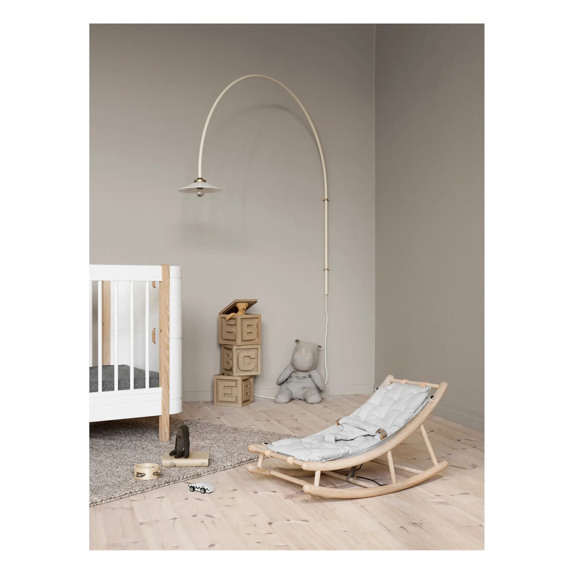 Oliver Furniture - Silla mecedora de roble para bebés y niños pequeños | Gris