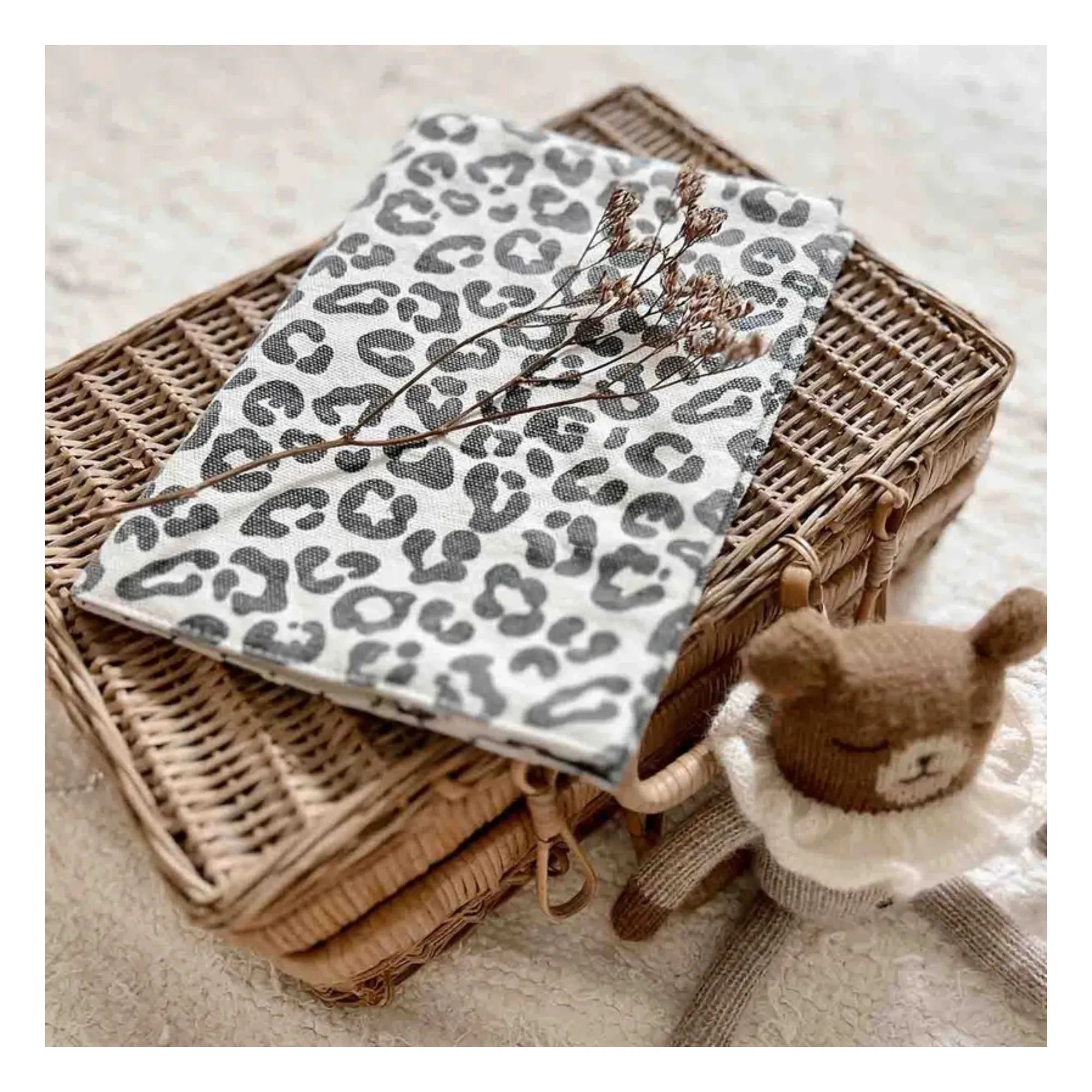 Rose in April - Funda de libro de salud Chloé Graou | Beige