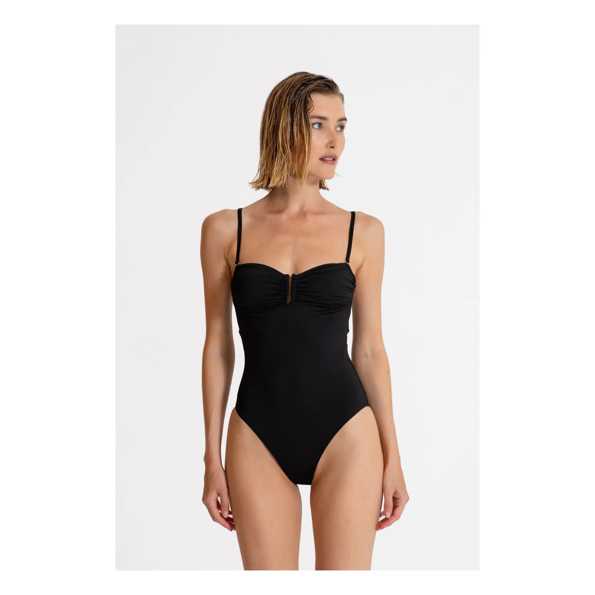 Mujer menuda - Annabelle Mayo | Negra