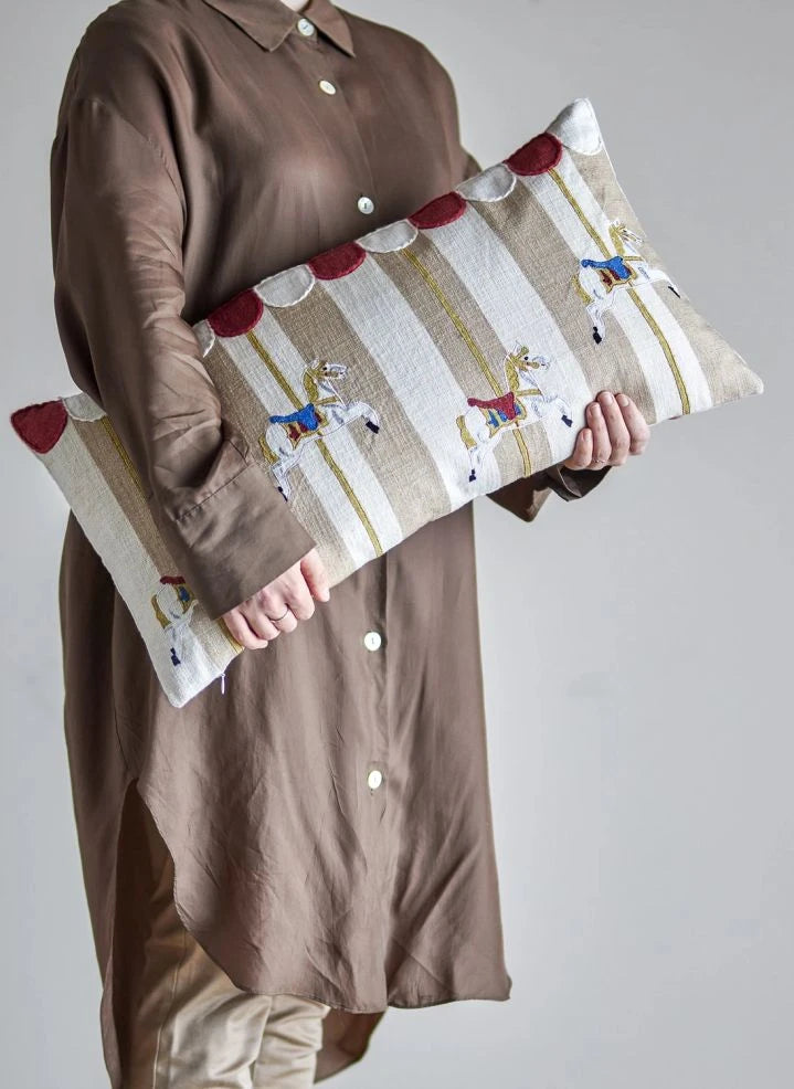 Bloomingville Mini - Almohada Rectangular Carrusel | Beige