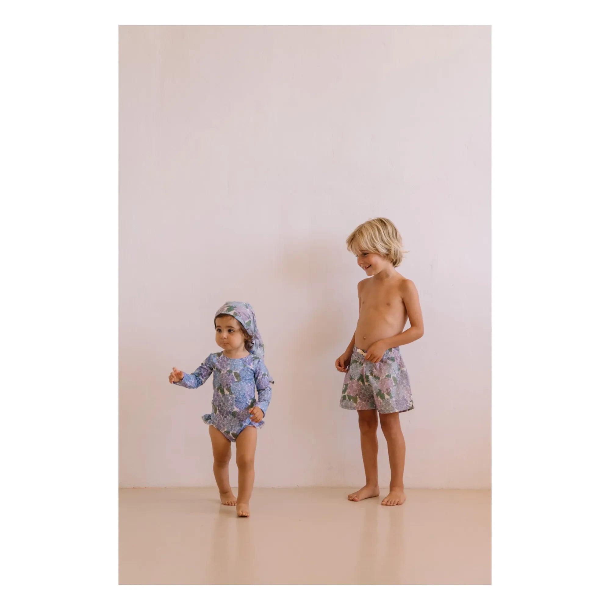 Studio Bohème - Traje de baño de manga larga Josepha con estampado floral de fibras recicladas | Lila