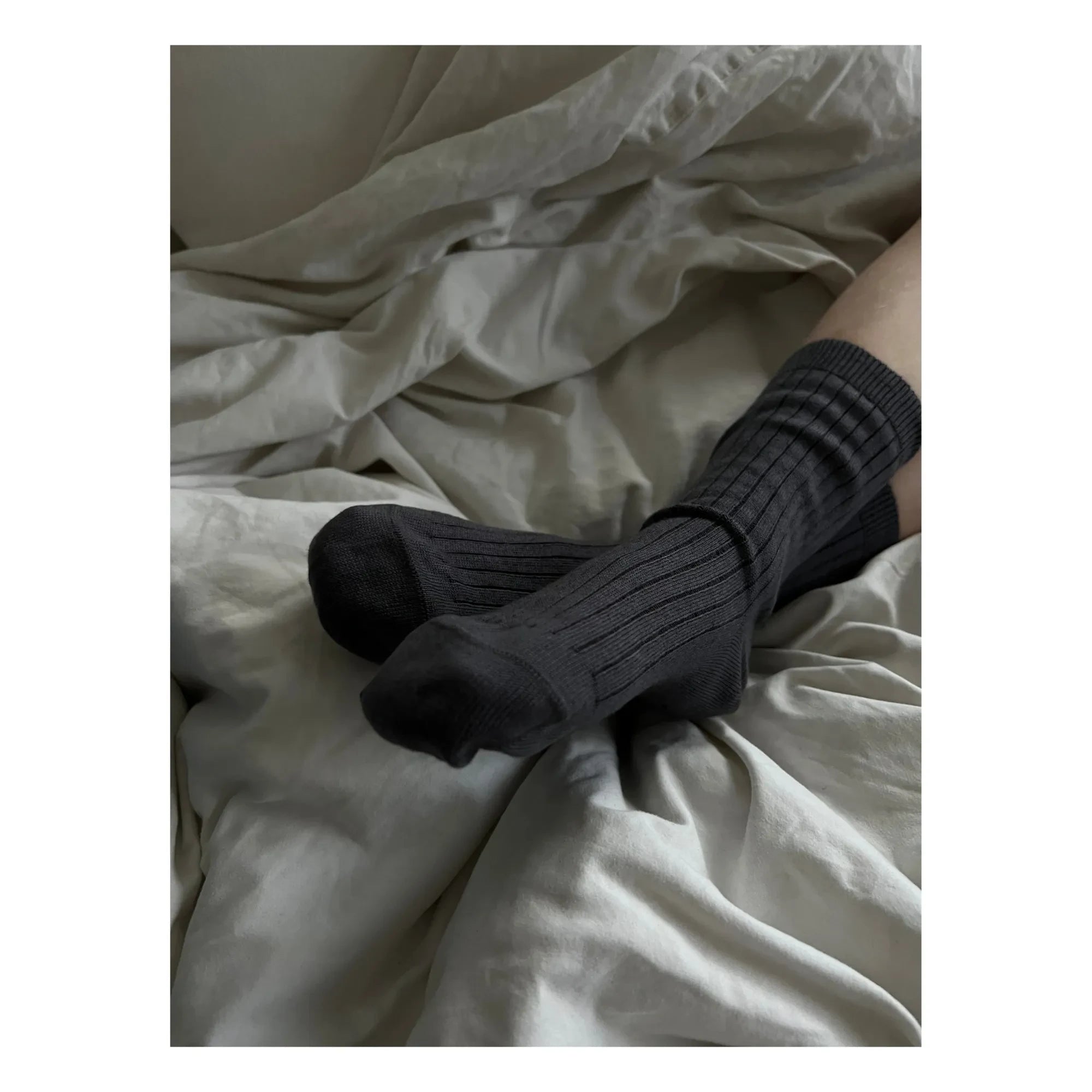 Holmm - Calcetines de cachemir calados Max | Gris carbón