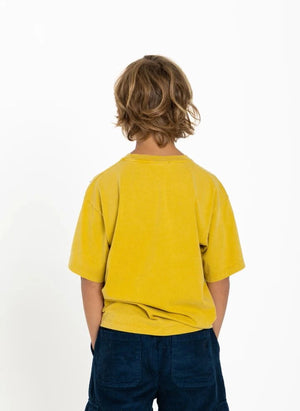 Hundred Pieces - Camiseta de Algodón Orgánico Certificada por Finn | Mostaza