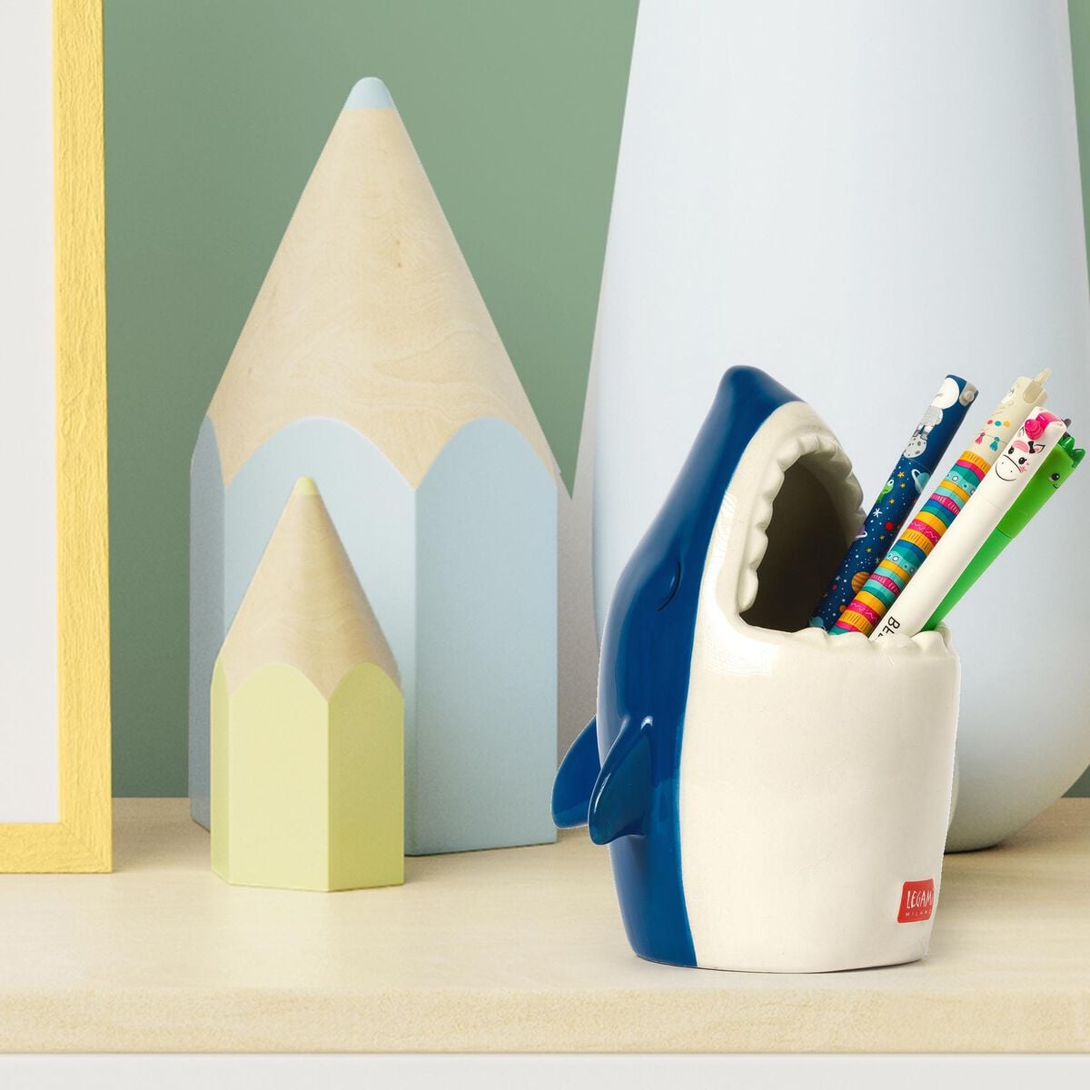 Legami - Soporte para lápices de cerámica con forma de tiburón - Desk Friends