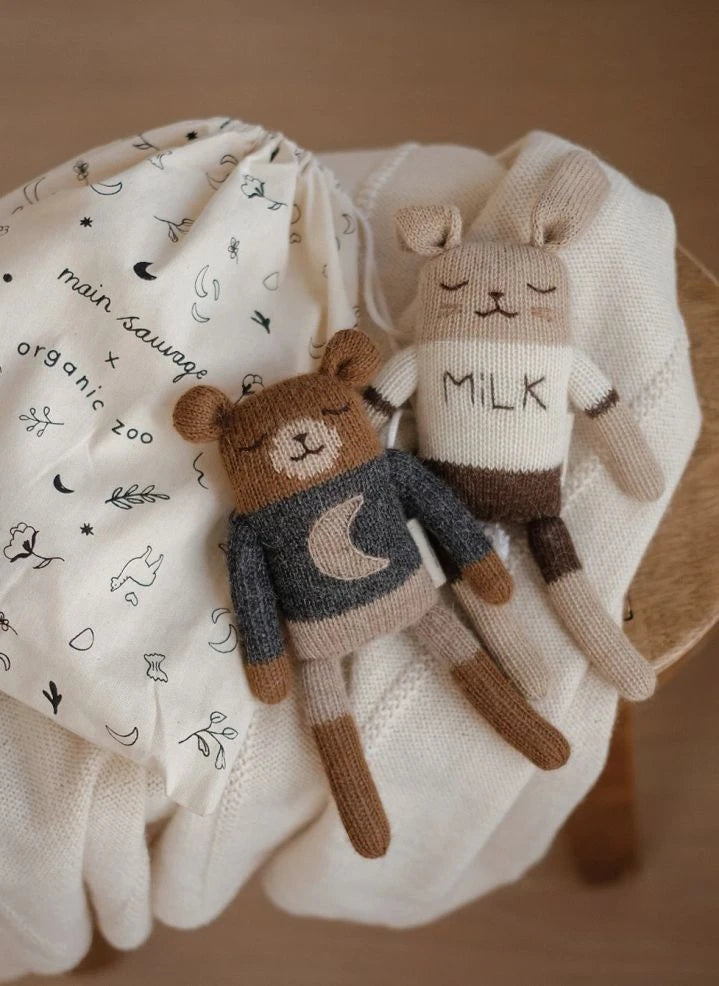 Main Sauvage - Midnight Teddy Bear | azul noche