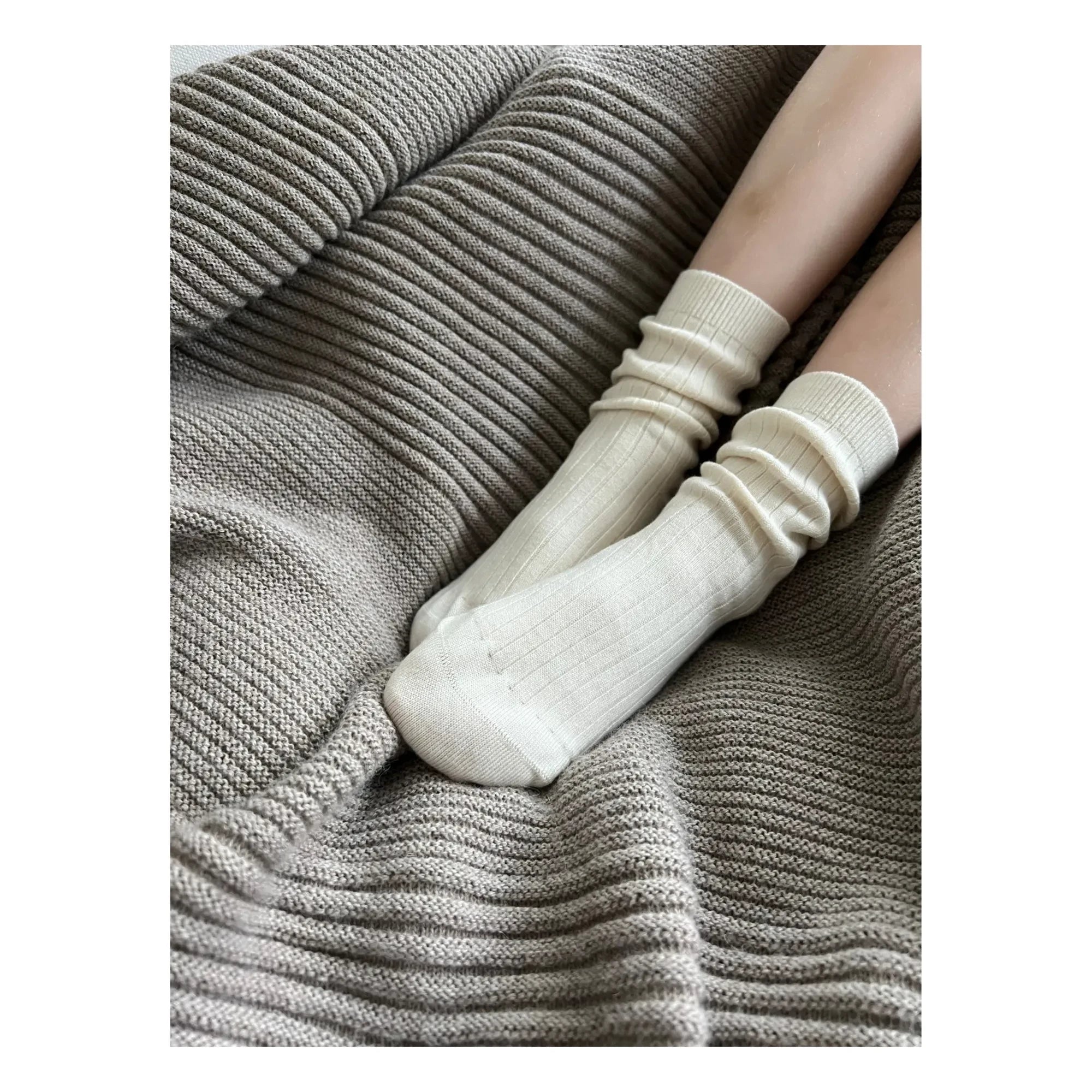 Holmm - Calcetines de cachemira de punto abierto Max | Crema