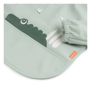 Done by deer - Babero con mangas Crocodile | Salvia