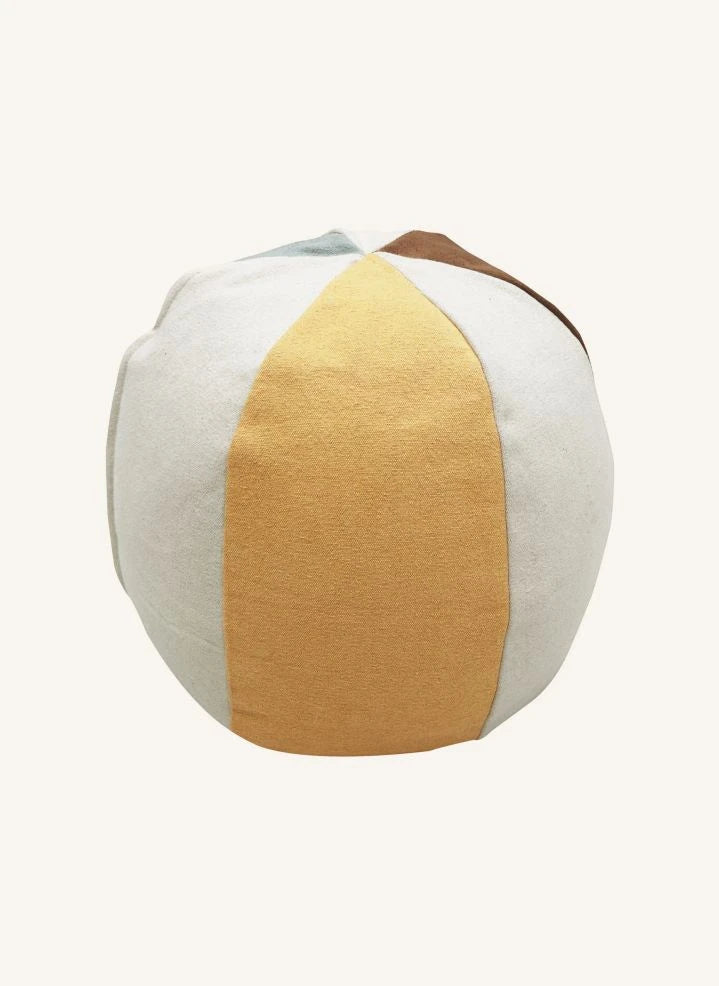 Lorena Canals - Puf con forma de pelota
