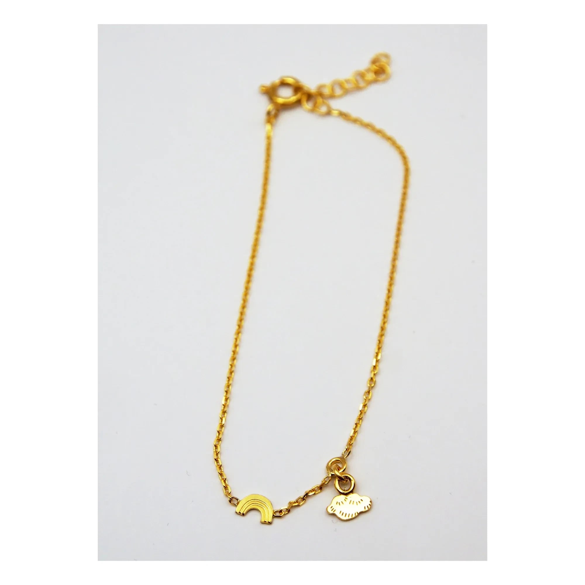 Adorabili - Pulsera de nubes con encanto arcoíris | Dorado