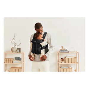 BabyBjörn - Mochila Portabebés Mini | Negra