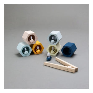 Plan Toys - Pinzas de panal de abeja