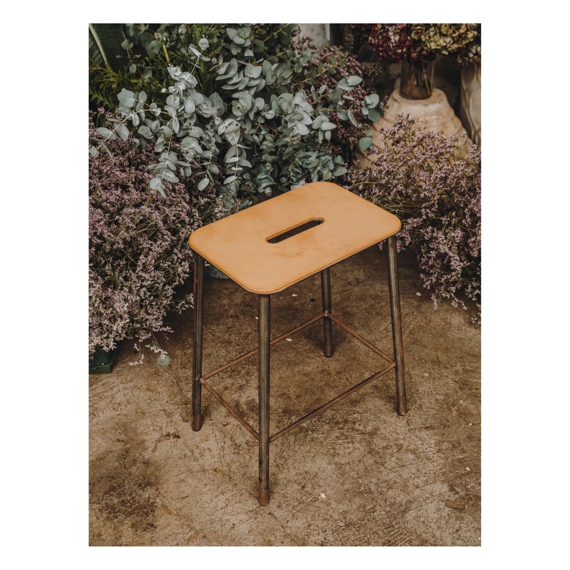 Frama - Tabure Adam, asiento de cuero | Plata
