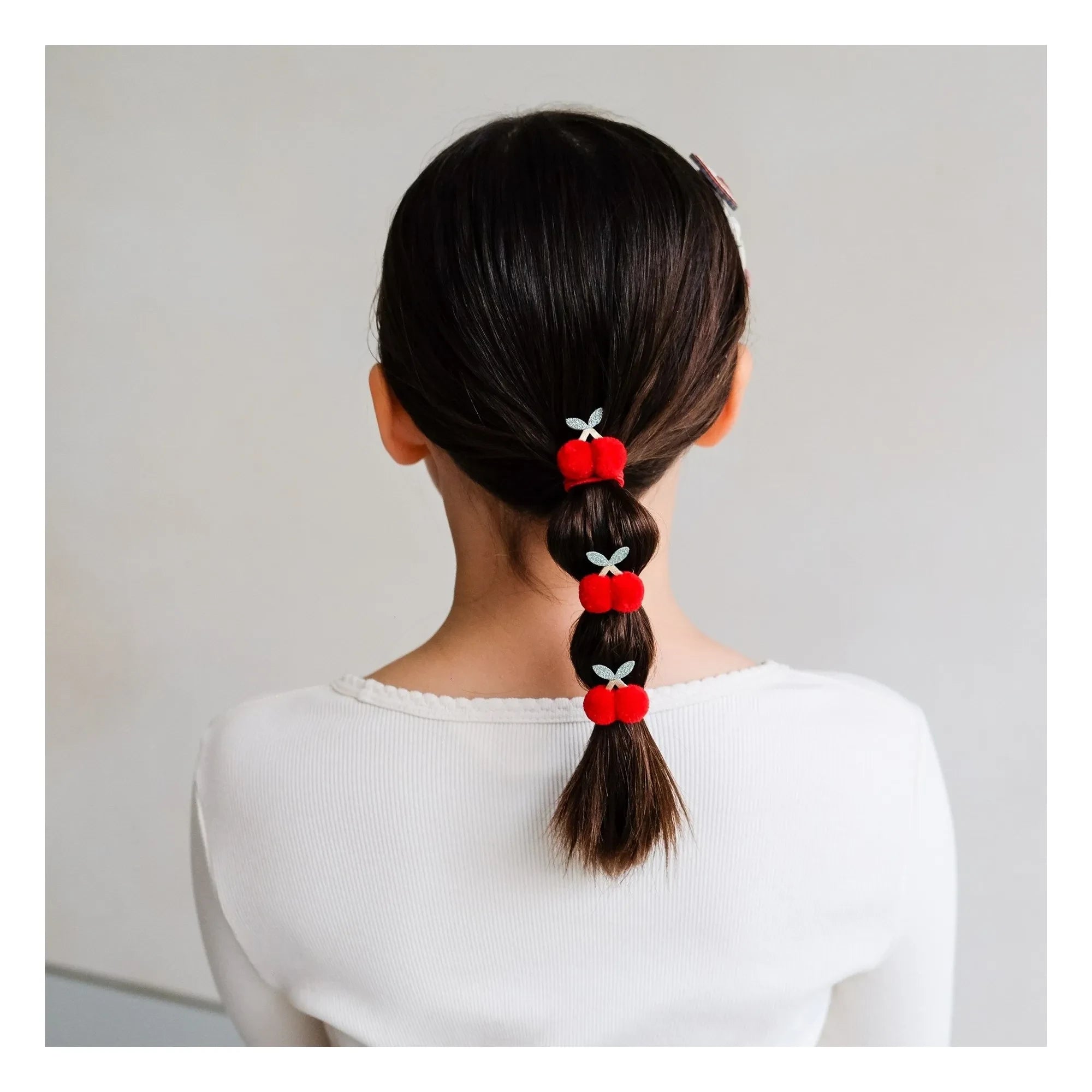 Mimi & Lula - Set de 4 coleteros con pompones de cerezas | Rojo