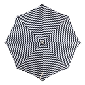 Business & Pleasure Co. - Sombrilla de playa prémium con flecos | Azul marino