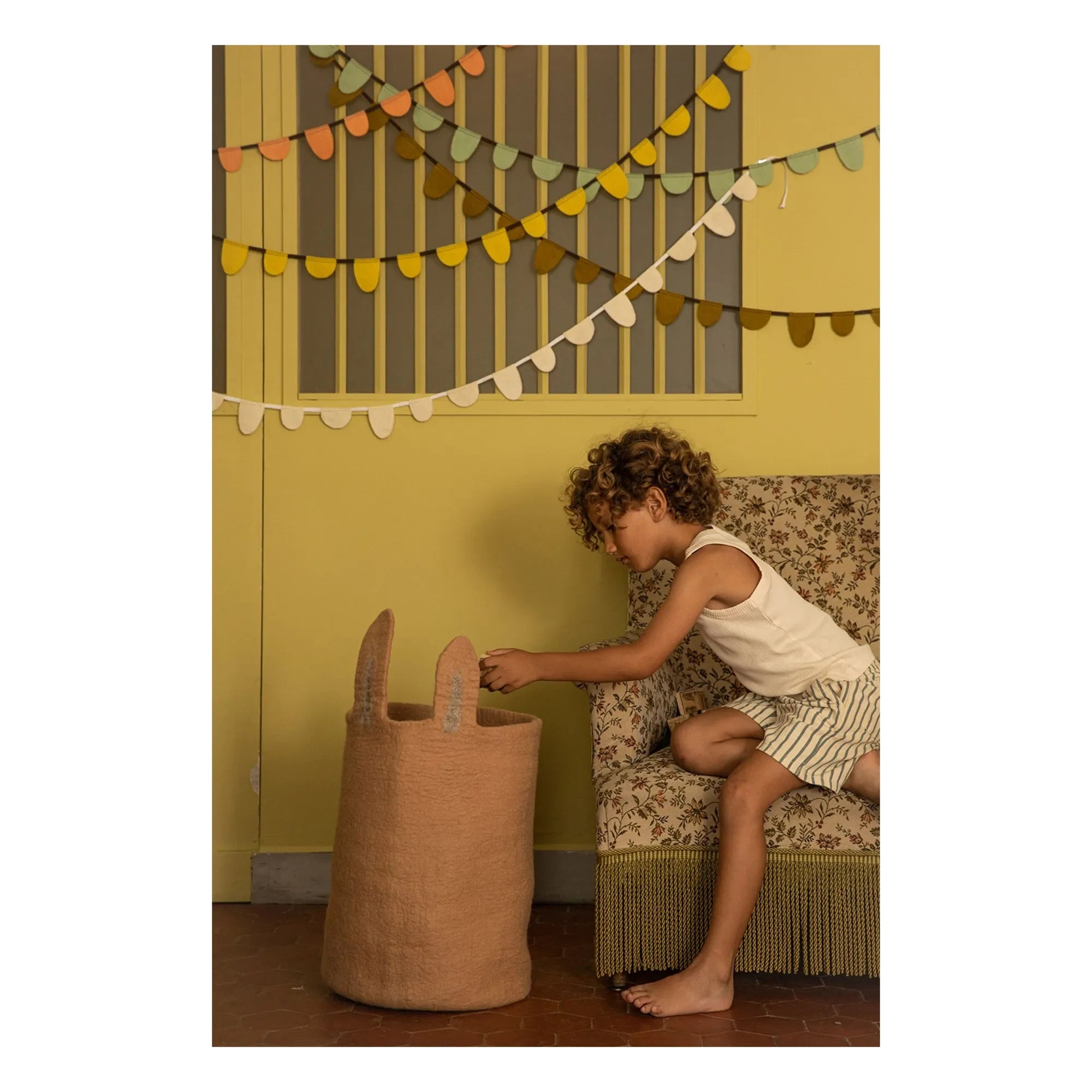 Muskhane - Cesto de fieltro con forma de conejo | Beige