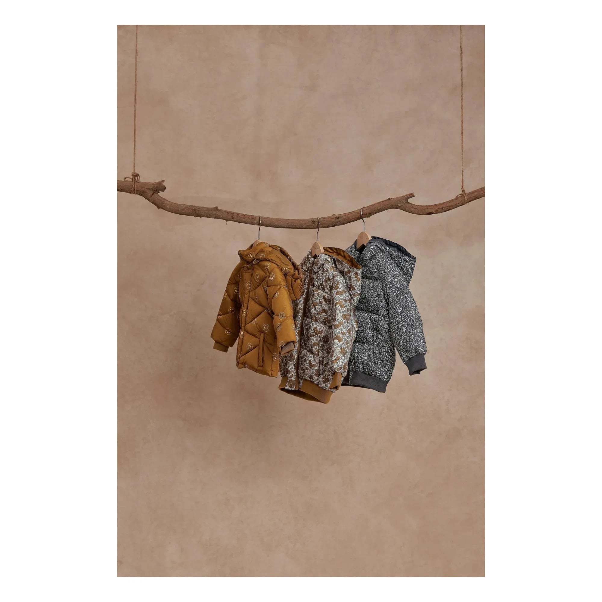 Rylee + Cru - Chaqueta Acolchada Recortada con Estampado Floral | Gris