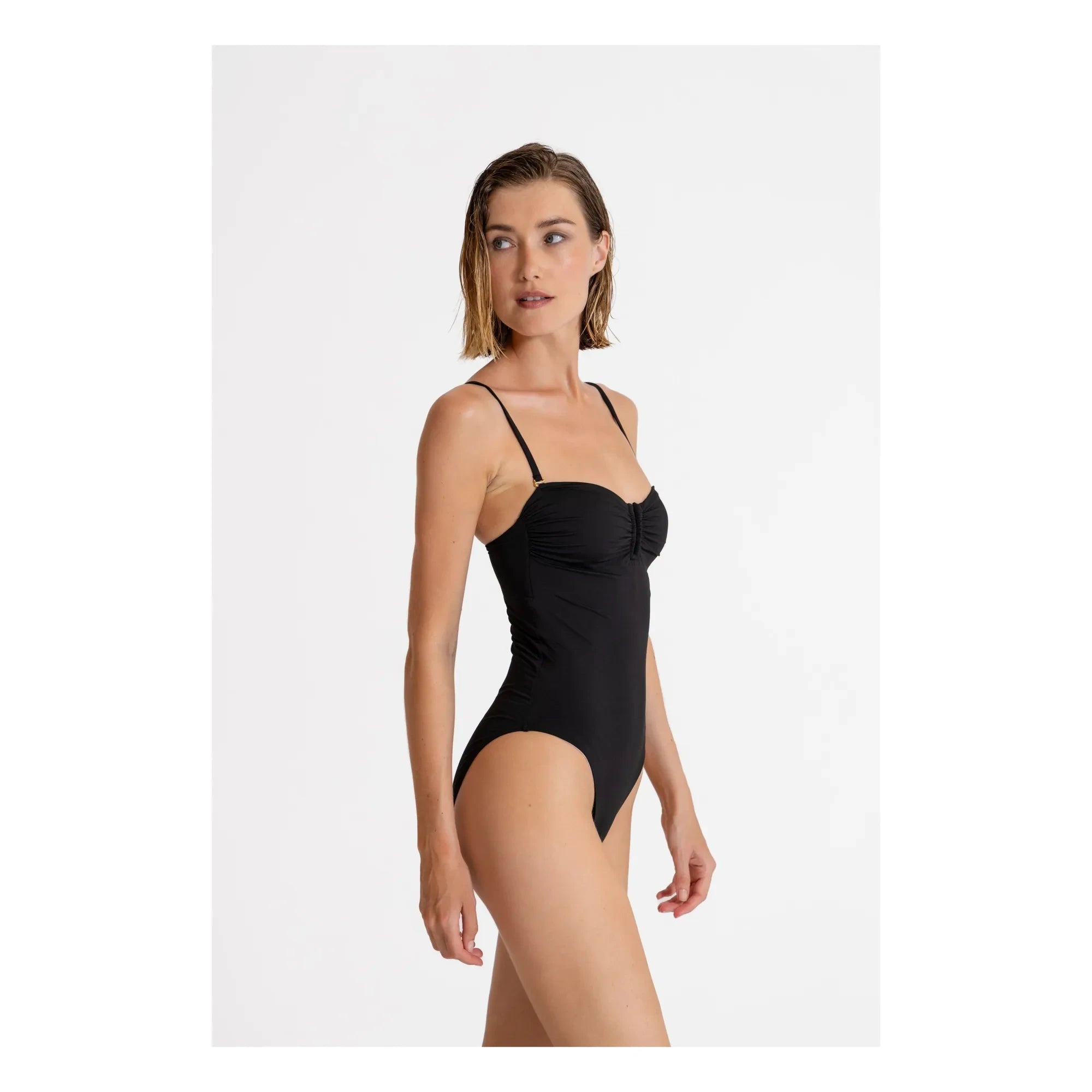 Mujer menuda - Annabelle Mayo | Negra
