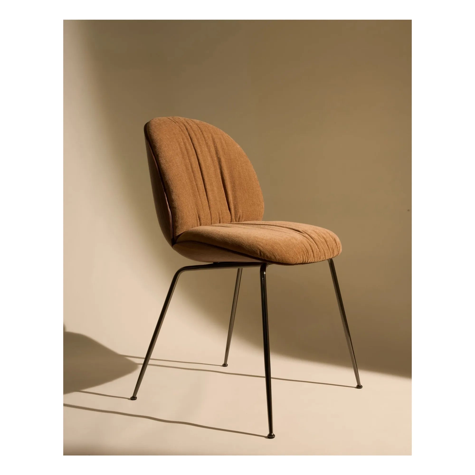 Gubi - Silla Beetle Soft, Gamfratesi | Caramelo