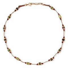 Collar de zoisita y granate Tityaravy - Sriphala | Verde