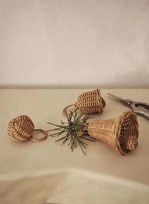 Ferm Living - Adornos navideños de ratán trenzado - Set de 3